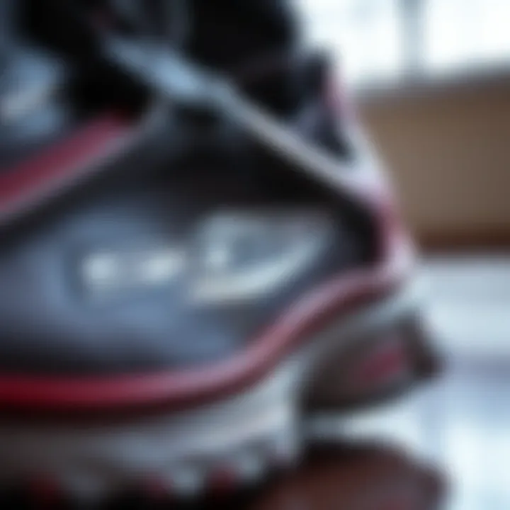 Close-up of the innovative technology features in Skechers 220034